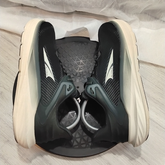 Altra Womens Torin 8 Black White Running Shoes Ego Max Foam Cushioning SIZE 9 - Picture 8 of 11